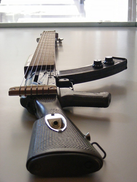wilko johnson machine gun guitar